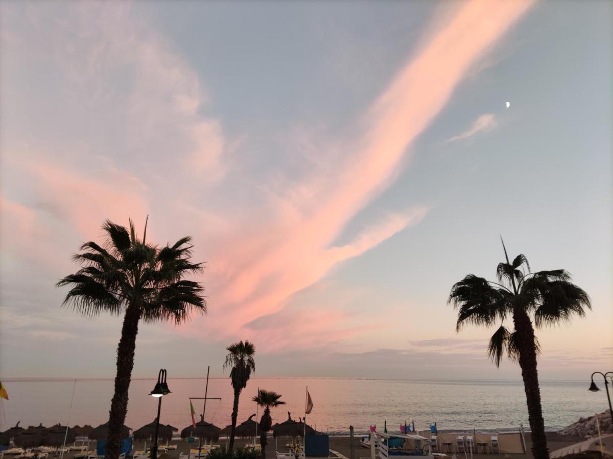 Nuevo Roca Chica, Primera Linea Playa,torremolinos Apartamento